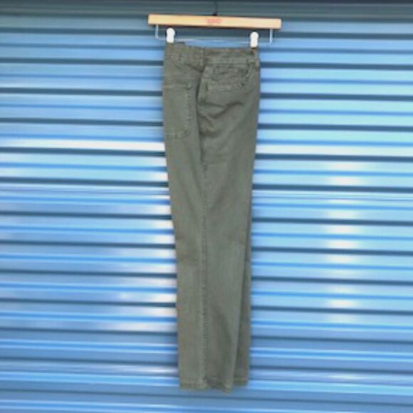 Petite Straight Jeans . Size: 6 Petite Woman's . Christopher & Banks - Picture 2 of 3